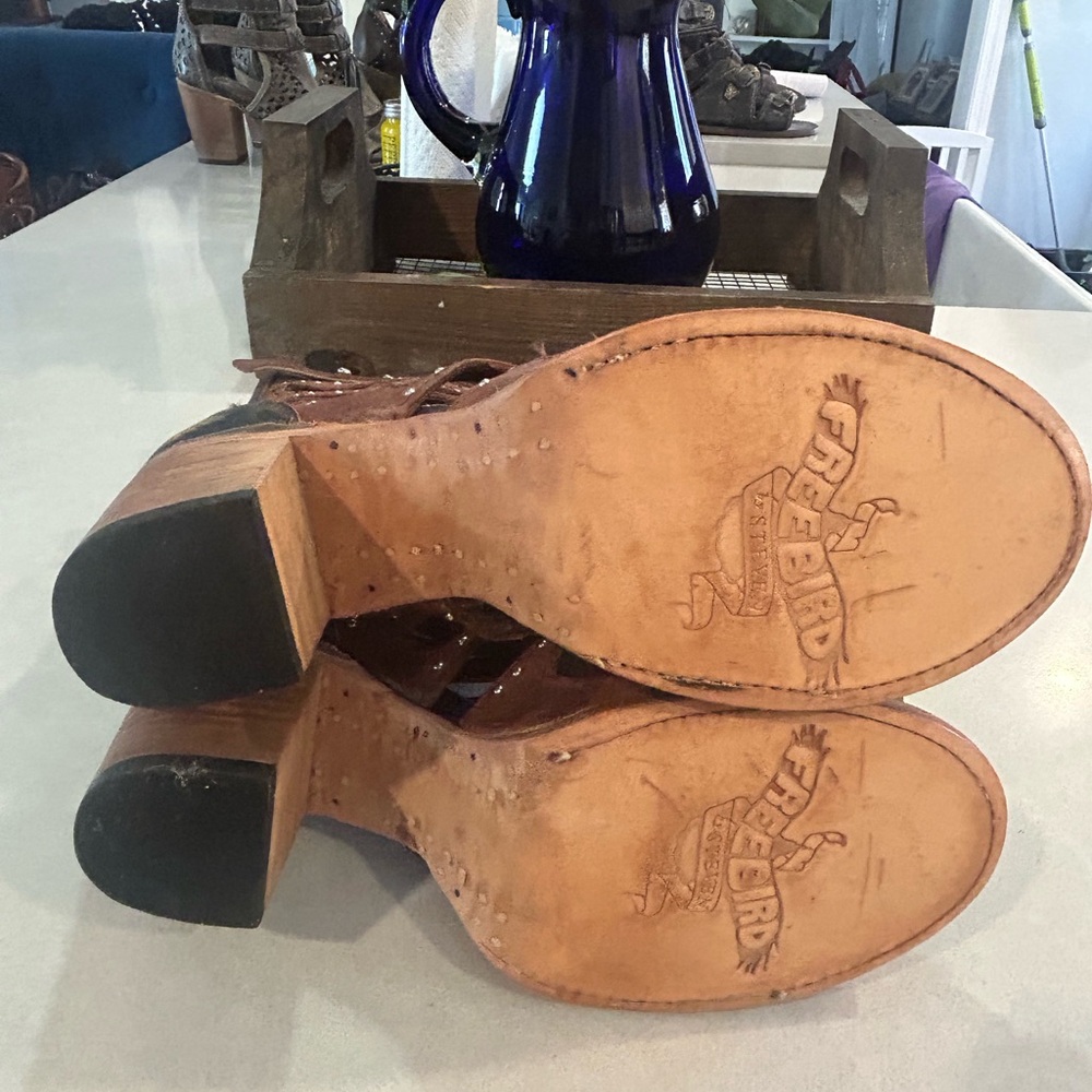 Freebird Lotus Brown Leather Sandals w Studded Detail Size 9, NWOT - Picture 2 of 7